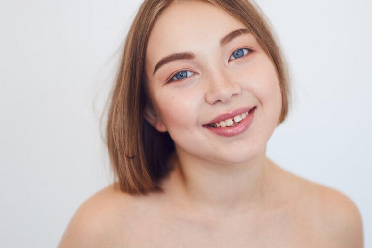 Portrait,Of,The,Young,Women,With,Diastema