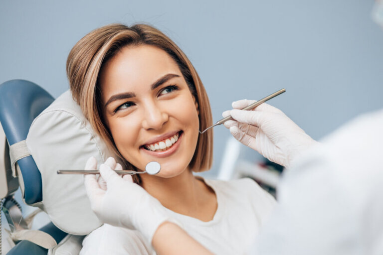 Portrait,Of,Young,Blond,Good-looking,Woman,On,Dental,Examination,,Treating